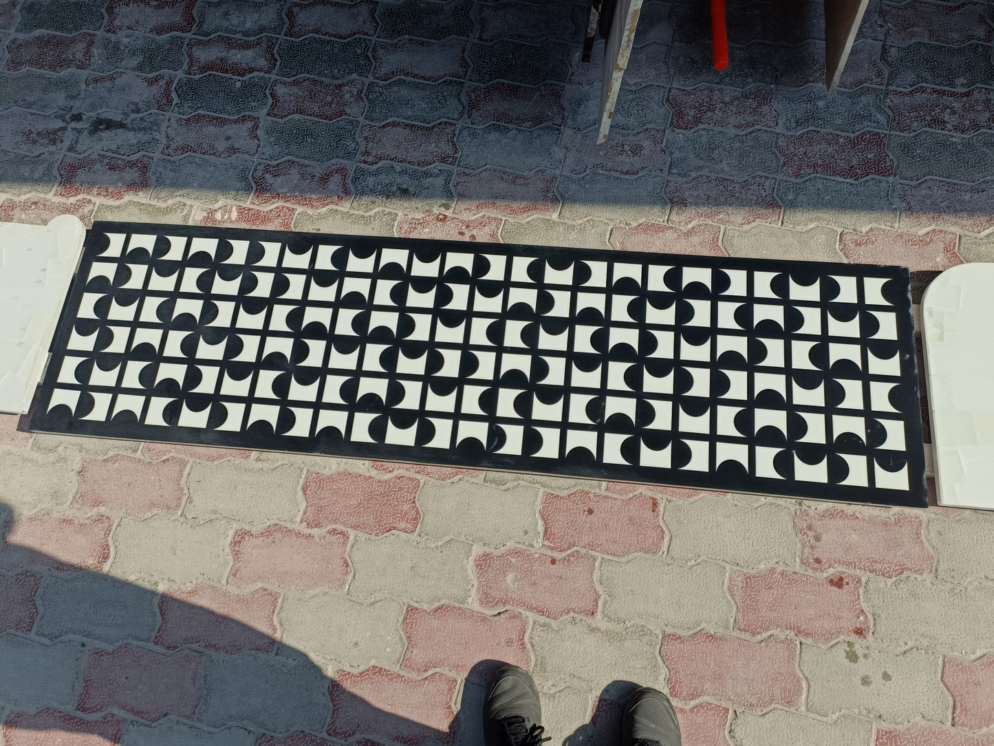Stone Plus India Black and White Resin Tabletop 1