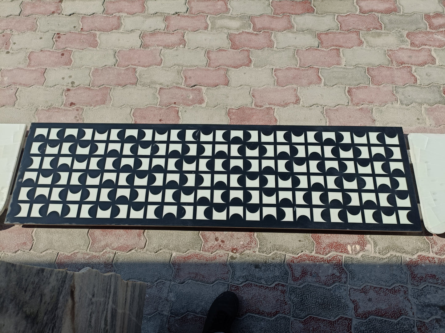 Stone Plus India Black and White Resin Tabletop 1