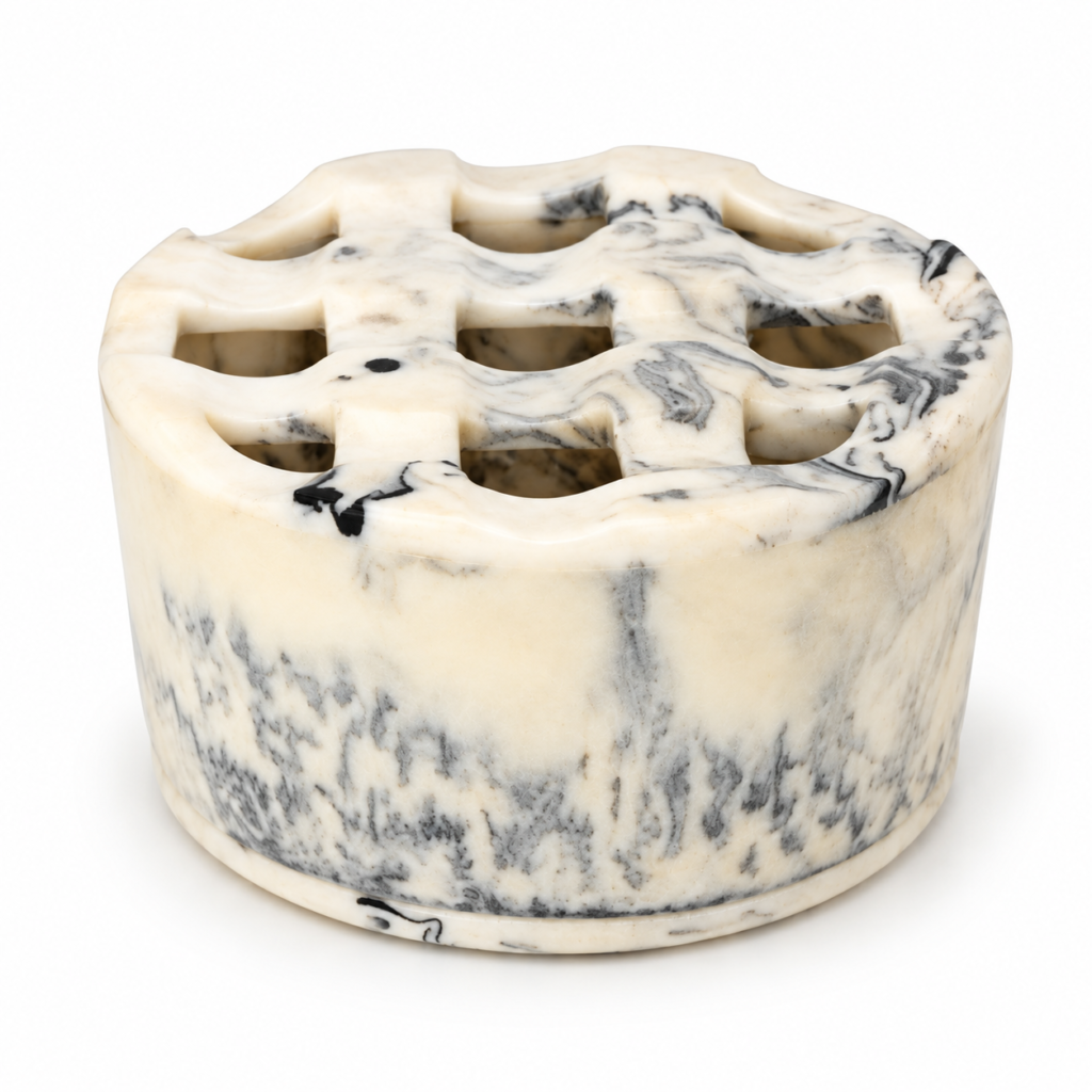 Ashtray Black and White Resin closed